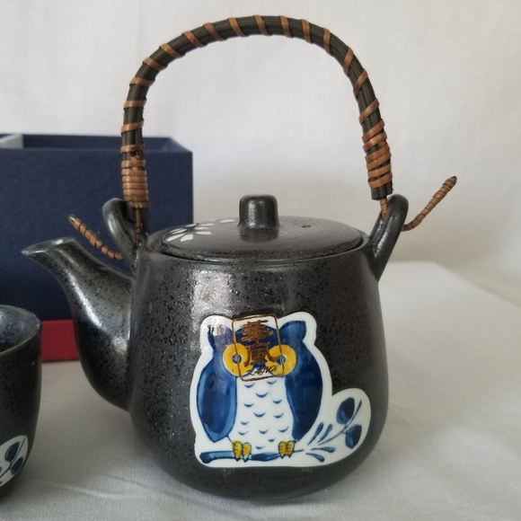 Chinese tea set with teapot and 4 cups owl and flower painting/pottery. - Picture 2 of 15